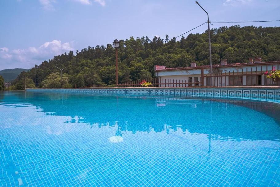 Tryavna Lake Hotel & Spa Buitenkant foto