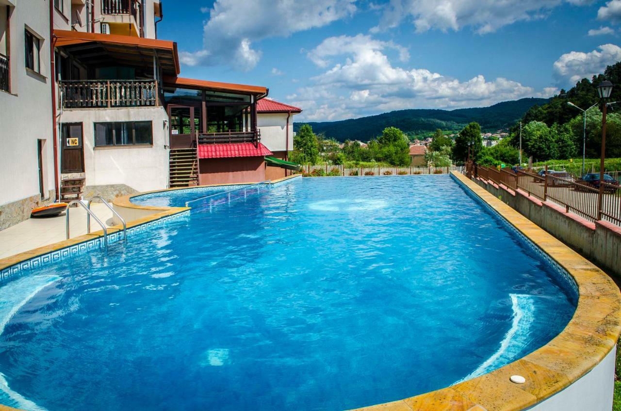 Tryavna Lake Hotel & Spa Buitenkant foto